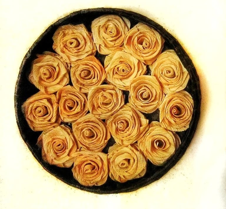Corn husk circle black frame hanging for perfect of natural blossom decor 