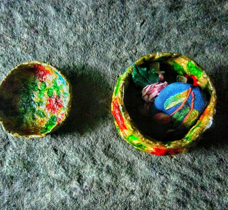 Recycled paper mini jewelry box with blossom stamp 