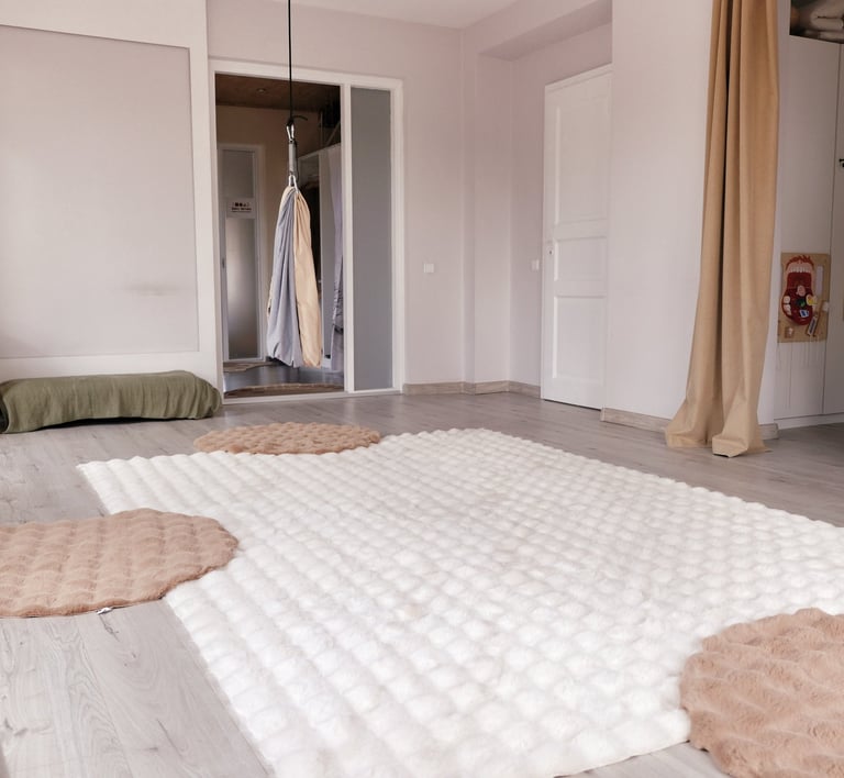 Jaukus žaidimų kambarys gimtadieniams su hamakais ir sensoriniais žaislais