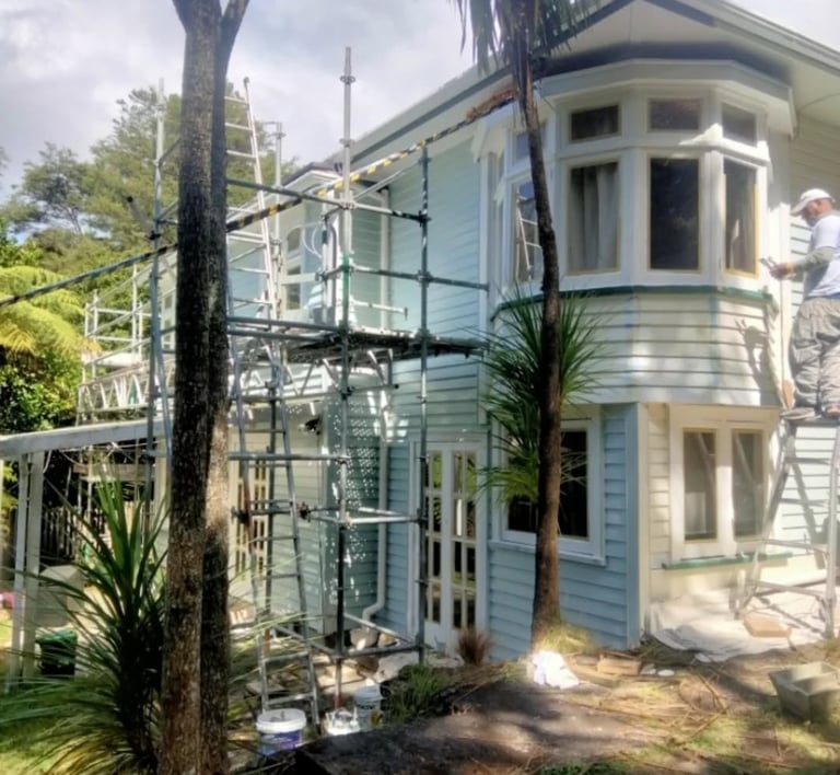 Painting bungalow with scaffolding - Precision Painting