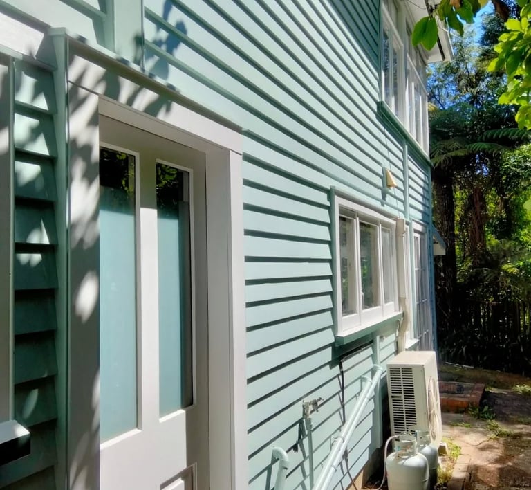 weatherboard bungalow - Titirangi painting project
