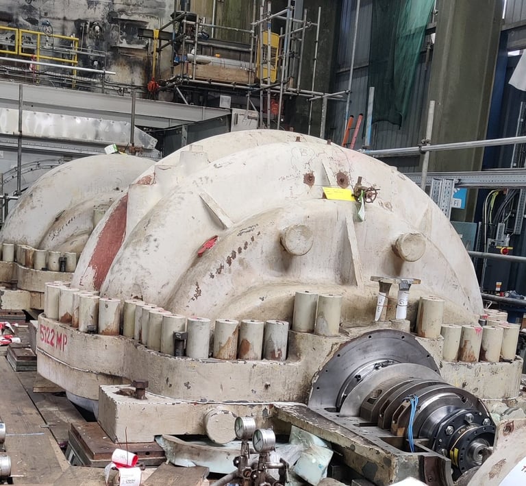 Centrifugal gas compressor