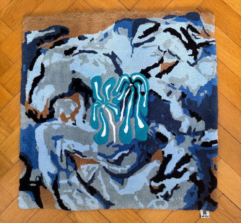 Teppich mit abstrakten Pferden abgebildet in Blautönen