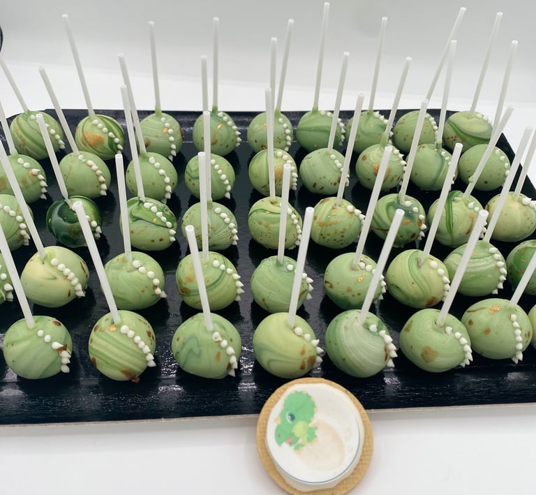 Pop cake , cake pops thème dinosaures 