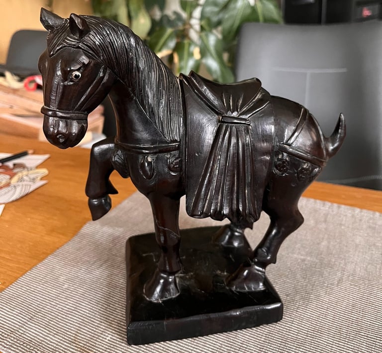 Reparatie antiek houten sculptuur