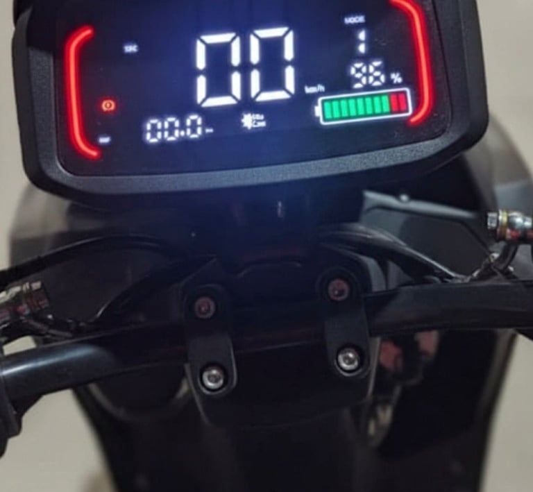 bike odometer showing battery charge