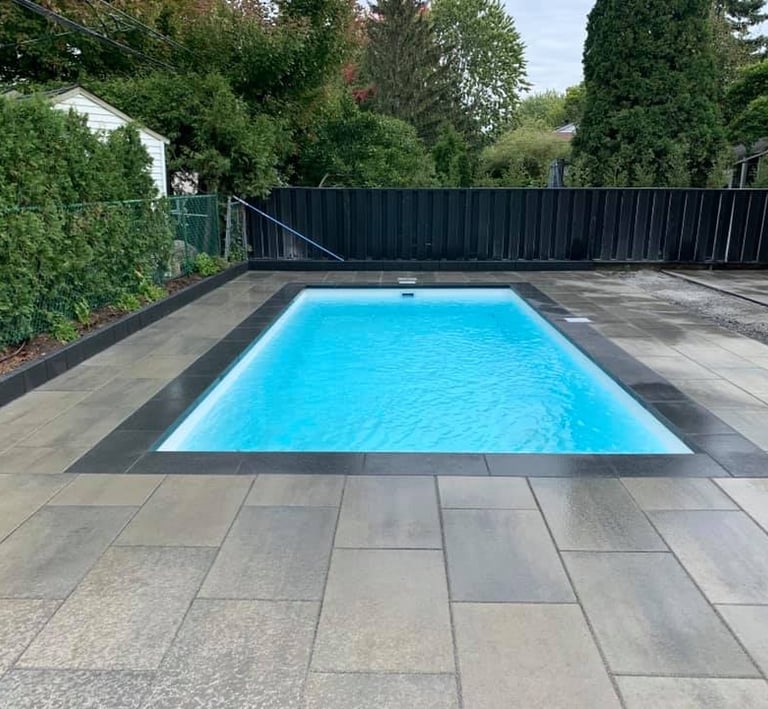 tour de piscine en pavé uni