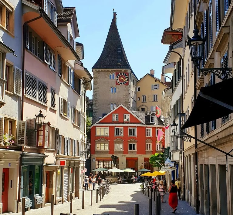 Historische Altstadt von Neumarkt in der Oberpfalz mit Stadtturm – begehrte Wohnlage für Eigentümer und Käufer