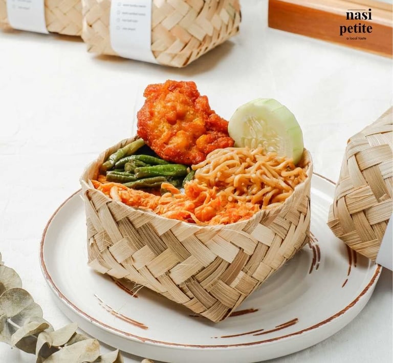 Besek Bambu 10x10 Cocok digunakan untuk wadah nasi besek mini.