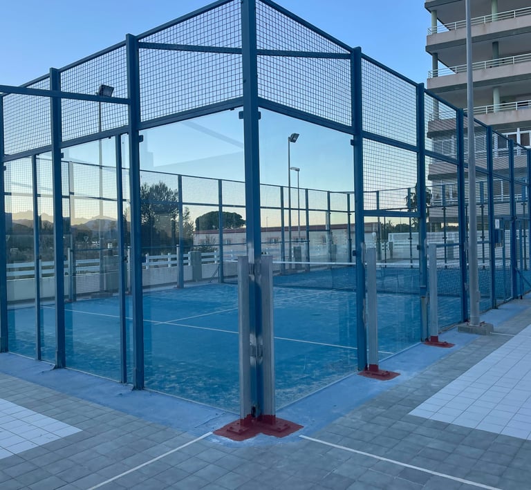 Pista Pádel complejo Marina Azul I Tavernes