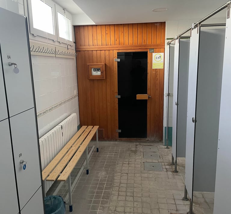 Sauna, duchas y vestuario complejo Marina Azul I Tavernes