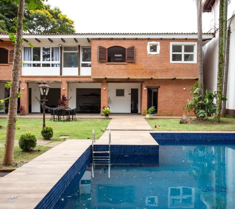 <img src="foto-evento.jpg" alt="Espaço para eventos corporativos em São Paulo, Casa do Morumbi">