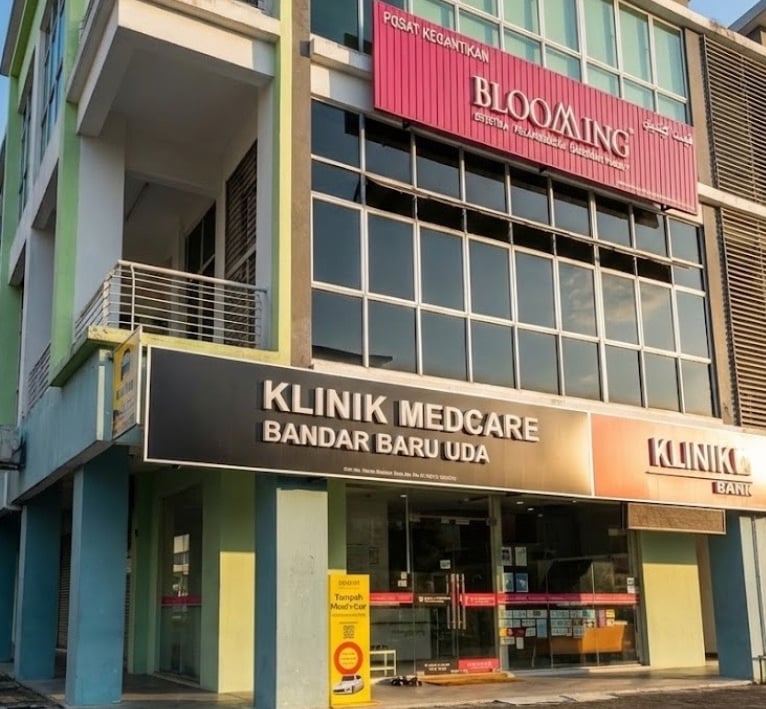 Klinik Medcare Bandar Baru Uda dengan bangunan klinik moden dan mesra pesakit.