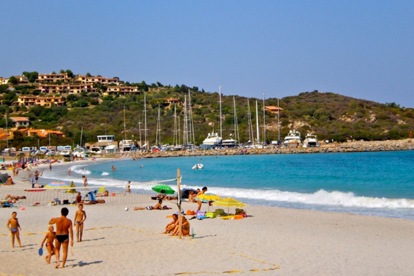 spiaggia a san teodoro - Porto Ottiolu - animazione in spiaggia per i bambini - sardiniagateway.it 
