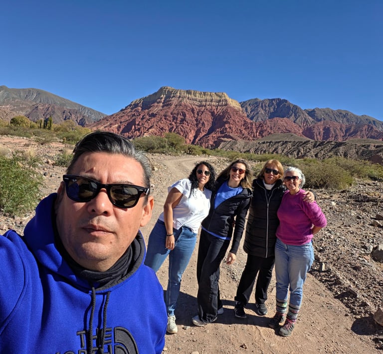 Pablo sacando la foto - La pollera de la Coya - Jujuy 2026