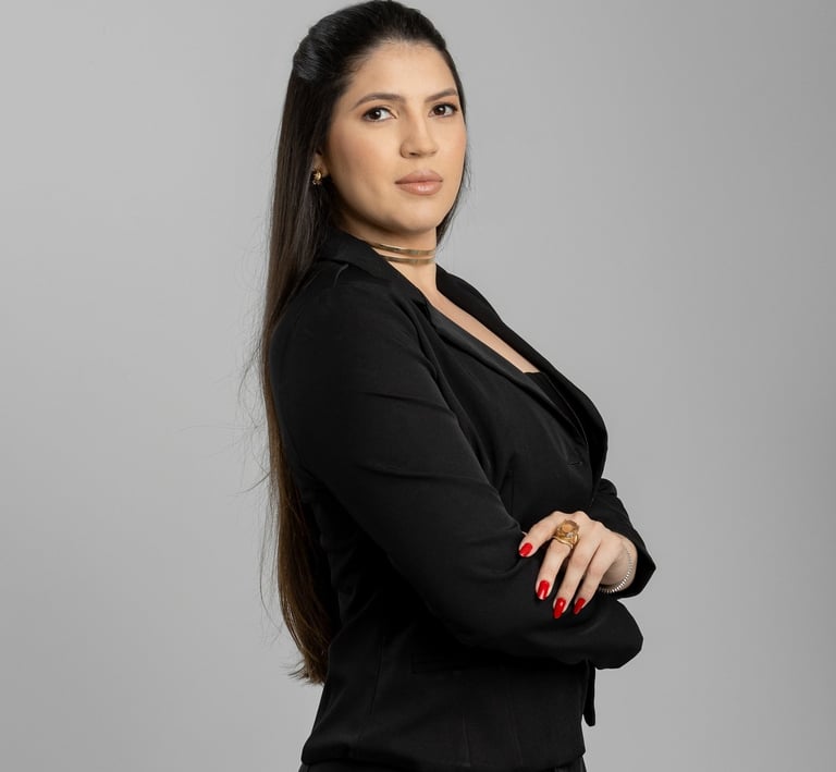 Advogada Érica Fernanda