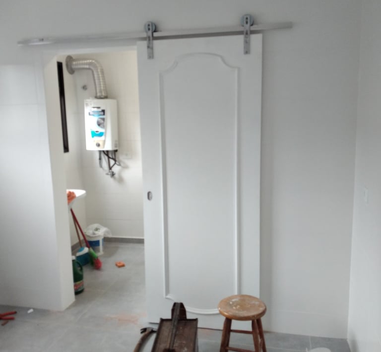 INSTALAÇÃO DE PORTAS DE CORRER TRILHO APARENTE