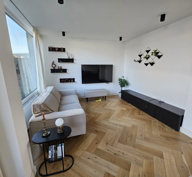 strak spuitwerk muren en plafonds