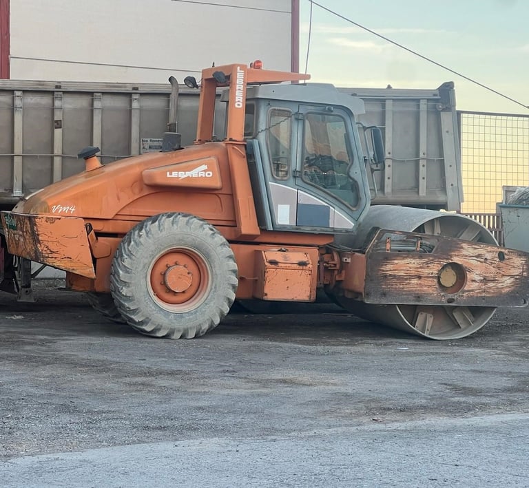 Rodillo compactador de tierras en obras