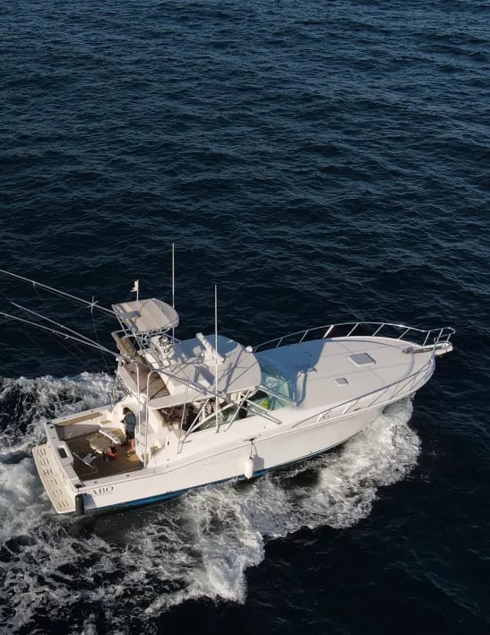 yate de pesca deportiva cabo express 45 navegando