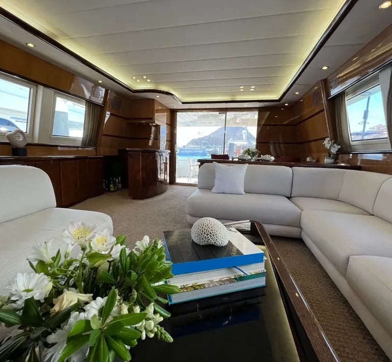 Yate Antago 98 en renta cabo san lucas sala