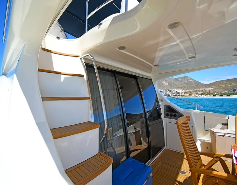 yate azimut 62 en renta cabo san lucas popa