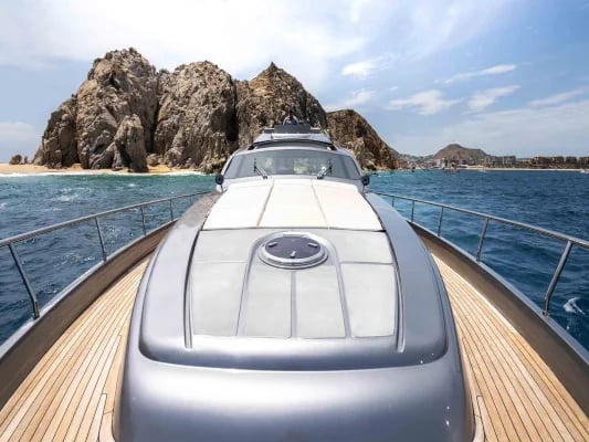 Yate Pershing 75 en renta cabo san lucas asientos