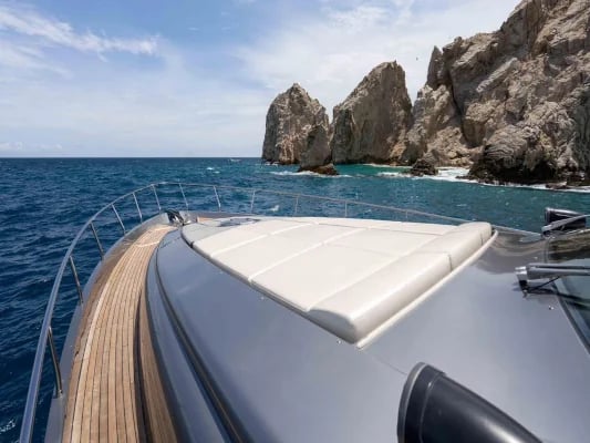 Yate Pershing 75 en renta cabo san lucas frente