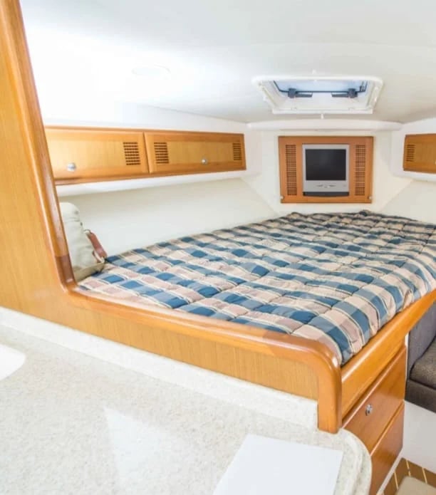 yate-pesca-cabo-express-35-cama-cabina