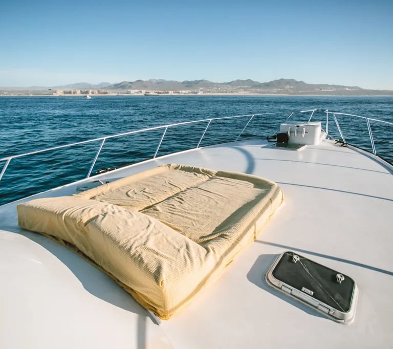 yate de pesca deportiva hatteras 60 cabo san lucas proa