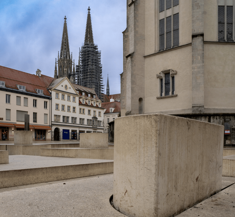 Neupfarrplatz, Dani Karavan Kunstwerk.