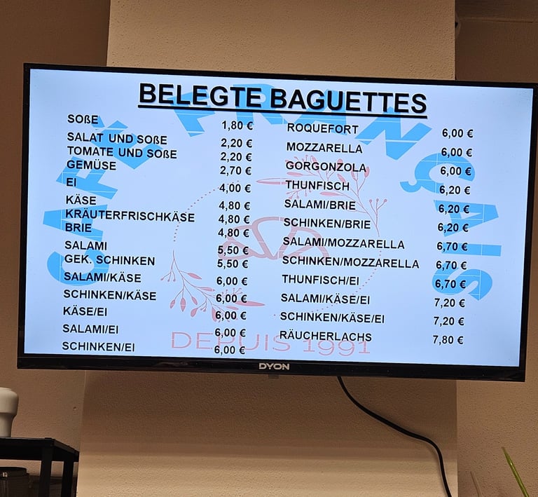 Digitale Speisekarte mit Preisen für belegte Baguettes im Café Français in Konstanz – von Käse über 