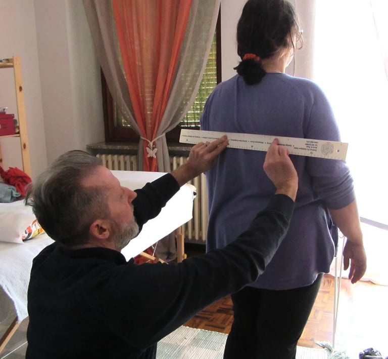 Misurazioni Scapole Allineamento Divino con righello