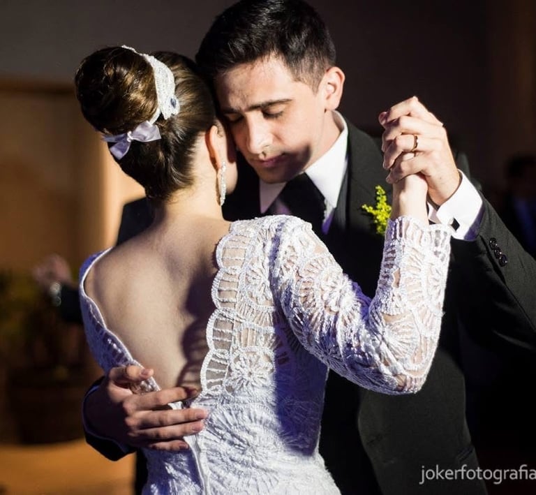 Primer baile lleno de emoción, un momento eterno sellado por el amor