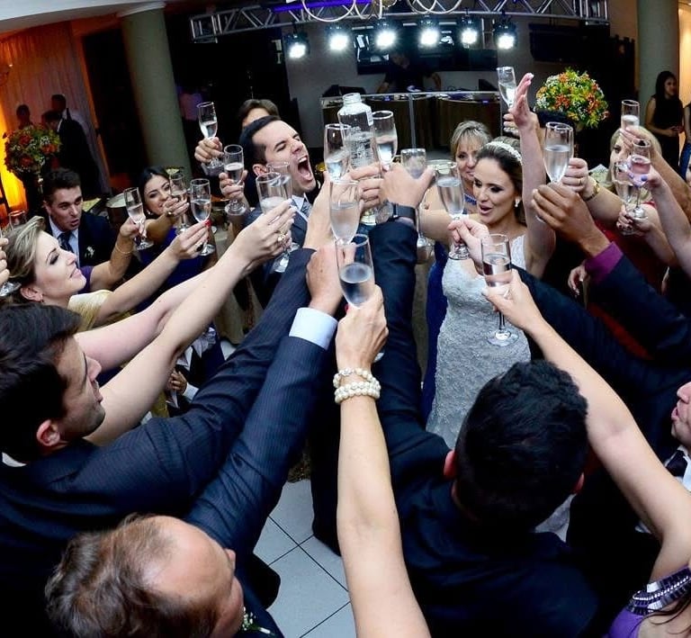 Celebración vibrante de amor y alegría