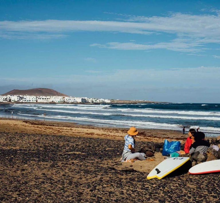 vue de surf à la plage de famara à Lanzarote