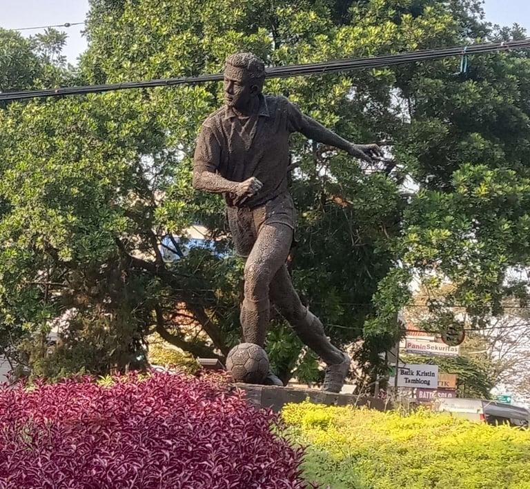 patung persib, ajat sudrajat, di tamblong bandung