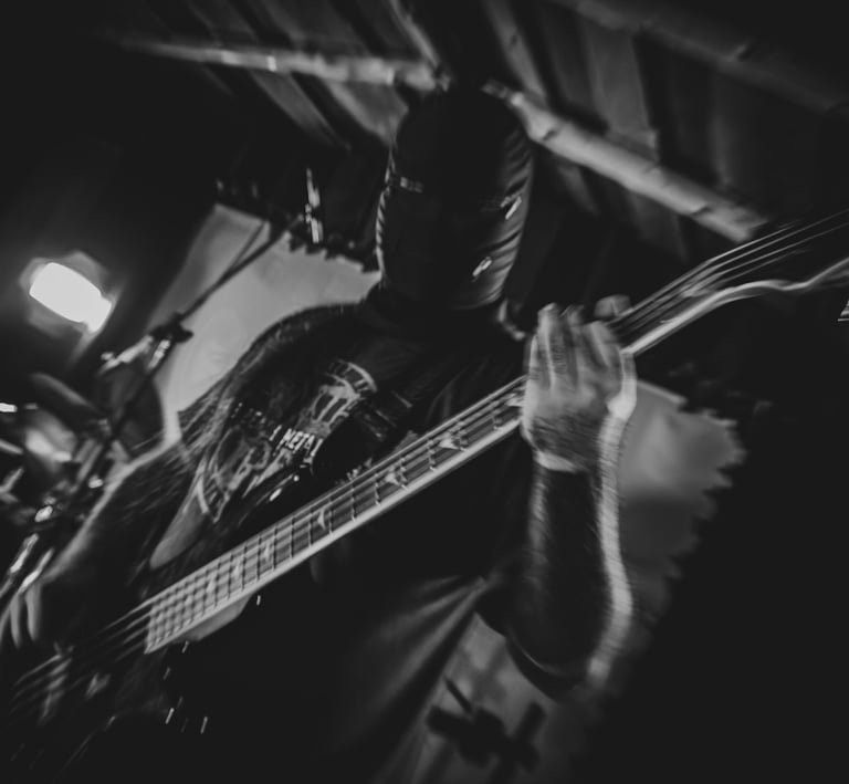 Gorenipote playing bass live