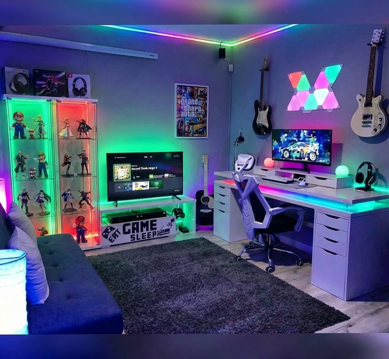 Configuración RGB gaming: tiras LED direccionables en estanterías y vitrinas.