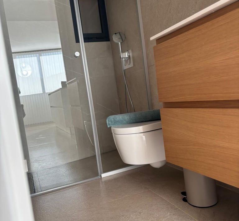 Limpieza profesional final de obra y mantenimiento en Mallorca realizada por el equipo de ZEGA, con resultados impecables