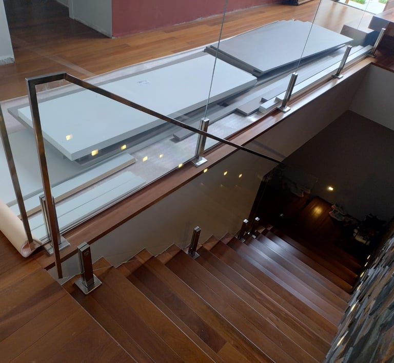 Instalação de corrimão em inox sob medida em Curitiba – Fábrica de Inox