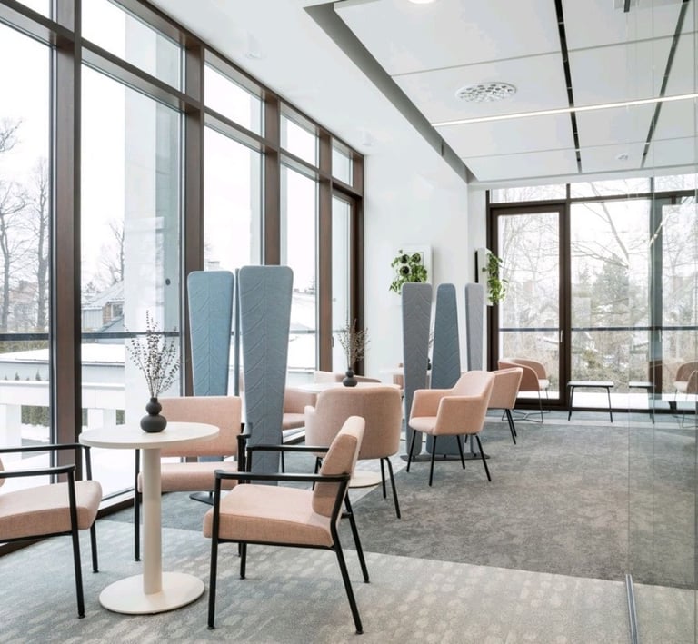 Espace de collaboration aménagé dans un lieu de travail