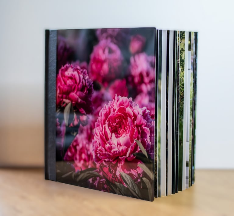 Delux fotoalbumas, akrilinis viršelis su juoda dirbtine oda, 30x30 formatas, 26 psl.