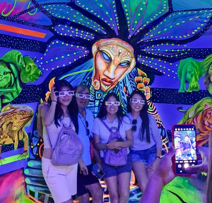 Casa Neon en el Graffiti tour