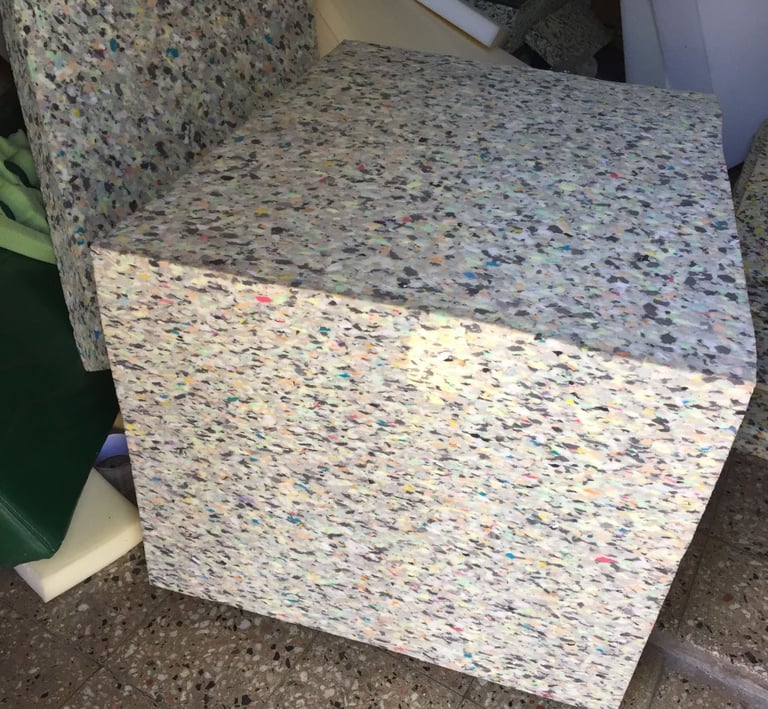 Material compactado. Goma espuma compactada. Alta Densidad. 