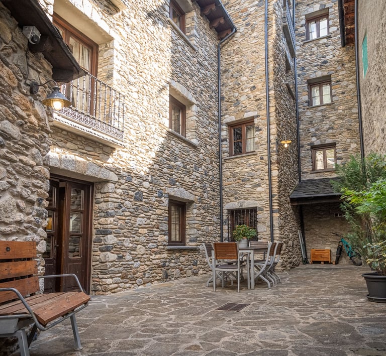 Patio exterior Casa rural Posets Benasque by Pichuana