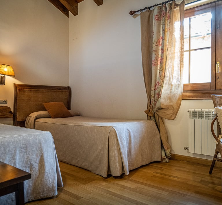 Habitacion 3 Casa rural Posets Benasque by Pichuana