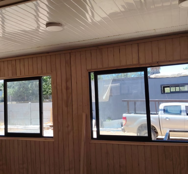 Terminaciones interiores para oficinas modulares de alta calidad - Constructora Ciavatt