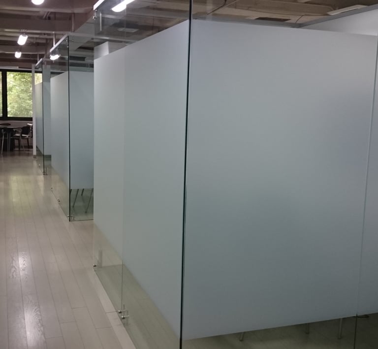 Polarizacion de apartamentos, casas y oficinas. Vidrios, ventanas, privacidad, pelicula polarizada