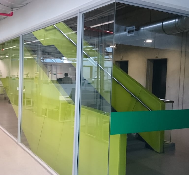 Polarizacion de apartamentos, casas y oficinas. Vidrios, ventanas, privacidad, pelicula polarizada